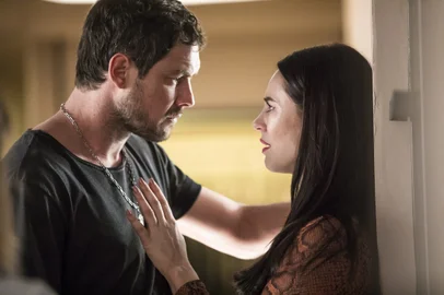 Sérgio Guizé (Chiclete) e Paolla Oliveira (Vivi Guedes) na novela "A Dona do Pedaço"
