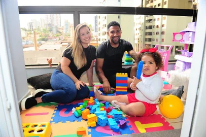  CAXIAS DO SUL, RS, BRASIL, 07/10/2019. Lateral do Juventude, Vidal, curte as férias com a esposa Ana Paula e a filha Alice. (Porthus Juinior/Agência RBS)