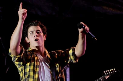 Diante da energia e do bom humor esbanjado pelo astro pop, Nick Jonas, integrante da banda Jonas Brothers, que já declarou que possui diabetes Tipo 1, fica claro que  a doença ¿ que hoje atinge 250 milhões de pessoas no mundo ¿ não é motivo para deixar de lado os sonhos e objetivos de vida. 03/11/2010