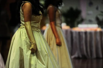  CAXIAS DO SUL, RS, BRASIL, 08/10/2019. Com apoio de benfeitores, meninas de casas-lares realizaram sonho de Baile de Debutantes. Pelo segundo ano consecutivo, a Ação Social Aliança (ASA) em Caxias do Sul tornou tudo isso realidade. O baile aconteceu na noite desta terça (08/10) no CTG da sede recreativa Fundação M.arcopolo. (Porthus Junior/Agência RBS)