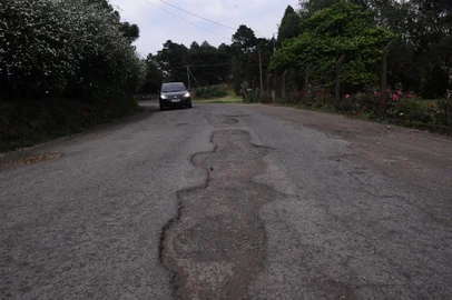 CAXIAS DO SUL, RS, BRASIL (02/10/2019)Moradores cobram manutenção de ruas no Bairro Santa Lúcia em Caxias. Na foto,  Rua Alcides Guisti no bairro Santa Lúcia. (Antonio Valiente/Agência RBS)