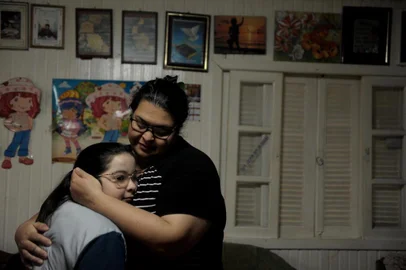  CAXIAS DO SUL, RS, BRASIL, 04/10/2019Pacientes reclamam de aparelho quebrado em UBS do São Vítor Giovana de Oliveira Martins da Rosa - 9 anos Simone de Oliveira Martins da Rosa - 37 anos (Lucas Amorelli/Agência RBS)