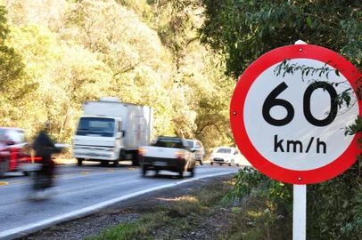  O município que concentra mais mortes num só trecho viário é Marau. Na RS-324, entre os km 74 e 93, ocorreram 36 mortes entre 2007 e 2011. Isso representa 67,9% das mortes por acidente naquele município.