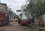 VÍDEO: carro pega fogo no bairro Cidade Baixa, em Porto Alegre