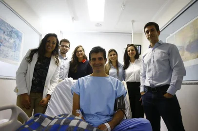 PORTO ALEGRE, RS, BRASIL, 16/10/2019- Parada cardíaca: Paciente que teve parada cardíaca em frente ao Centro de Treinamento e Simulação de Emergências Médicas (CTSEM), ligado ao Instituto de Cardiologia, foi socorrido por instrutores e alunos de curso que estava ocorrendo ali no momento. (FOTOGRAFO: LAURO ALVES / AGENCIA RBS)