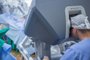  O urologista gaúcho André Berger realizou, na segunda-feira (23), a primeira cirurgia robótica para câncer de bexiga do sul do Brasil. Feito em uma mulher, no Hospital de Clínicas de Porto Alegre (HCPA), o procedimento foi repetido na quarta-feira (25) no Hospital Moinhos de Vento, desta vez em um homem.