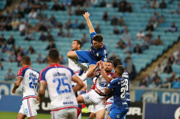 Grêmio tropeça em casa e perde chance de encostar no G-4