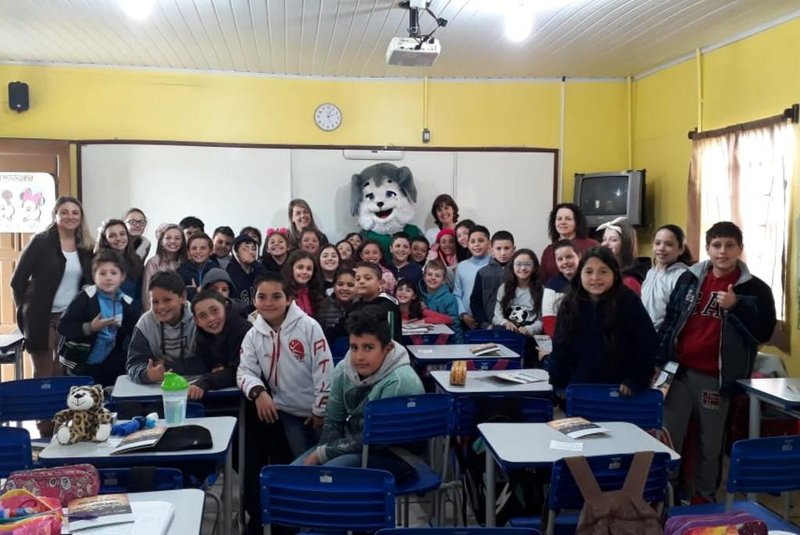Na foto, os alunos do 4º ano da EMEF Maximiliano Hahn, em Gramado.