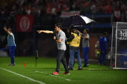 Técnico Ricardo Colbachini, do Inter, na vitória sobre o Avaí