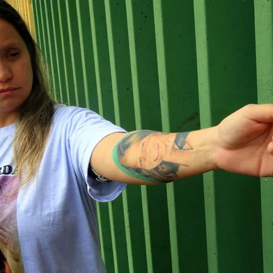  PORTO ALEGRE, RS, BRASIL, 17/10/2019- Um ano do Caso Eduarda.  Caso completa um ano no próximo dia 21. Menina foi raptada de casa e encontrada morta no Rio Gravataí. Na foto- Kendra, mãe da Eduarda Herrera. (FOTOGRAFO: TADEU VILANI / AGENCIA RBS)