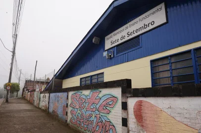 CAXAIS DO SUL, RS, BRASIL (18/10/2019)Alunos do 5º ano do Ensino Fundamental da escola municipal Sete de Setembro (FOTO), em São Luiz da 6ª Légua,  serão transferidos para a escola Leonel Brizola, que funciona junto da Ivanyr Marchioro, no bairro Jardelino Ramos. (Antonio Valiente/Agência RBS)