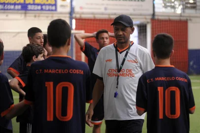  CAXIAS DO SUL, RS, BRASIL, 10/10/2019 - O ex-jogador Marcelo Costa, com passagem pela dupla Ca-Ju e Grêmio, luta contra uma insuficiência renal e aguarda por um transplante de rim. Enquanto segue o tratamento, inicia o trabalho com seu centro de treinamento para formação de jovens. (Marcelo Casagrande/Agência RBS)