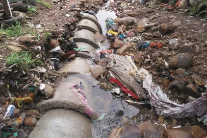 Mais de 100 toneladas de entulhos são retirados do bairro Cânyon, em Caxias, após temporal