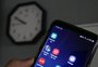 Mesmo sem horário de verão, celulares adiantam uma hora automaticamente