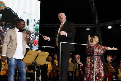 Concerto da Primavera: cerca de seis mil pessoas revivem clássicos do samba de raiz neste domingo, no Campus-Sede da UCSOrquestra Sinfônica da Universidade de Caxias do Sul e convidados conduziram o público a um passeio pela história do gênero musical, colocando a plateia para sambar