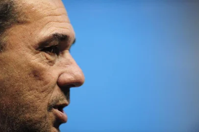 O técnico do Grêmo, Vanderlei Luxemburgo, durante treino na Arena