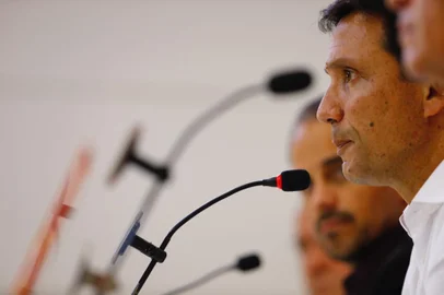 Novo técnico do Inter Zé Ricardo na apresentação oficial