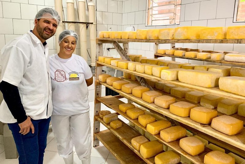 O deputado estadual Neri, o Carteiro (SOLIDARIEDADE) protocolou na Assembleia Legislativa um projeto de lei que busca tornar relevante interesse cultural estadual o modo de fazer queijo artesanal serrano.