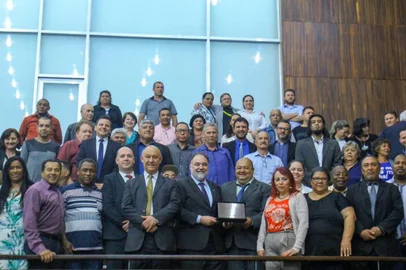 deputado Carlos Búrigo (MDB) homenageia o movimento comunitário de Caxias na Assembleia
