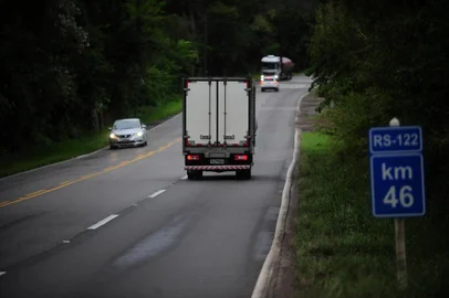  FARROUPILHA, RS, BRASIL, 17/09/2018. RS-122, entre Farroupilha e São Vendelino. Pontos prioritários para investimento. Reportagem sobre infraestrutura da série A Serra Precisa. Na foto, KM 46 antes de chegar no pardal da Curva da Morte. (Porthus Junior/Agência RBS)