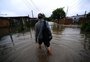 Temporal alaga ruas, derruba árvores e deixa moradores sem luz em Porto Alegre