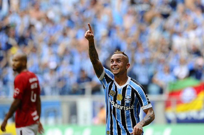 [COMENTE] Em negociação avançada com Benfica, Everton Cebolinha deve jogar o Gre-Nal na decisão?