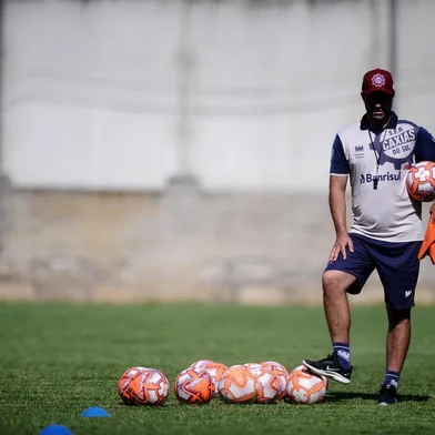  CAXIAS DO SUL, RS, BRASIL (01/11/2019)Treino do Ser Caxias no CT do Estádio Centenário. Na foto, técnico Lacerda. (Antonio Valiente/Agência RBS)