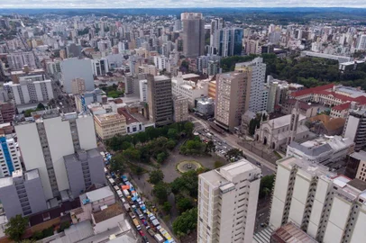  CAXIAS DO SUL, RS, BRASIL, 01/11/2019. Vista aérea da praça Dante Alighieri. (Luis Henrique Bisol Ramon/Especial)