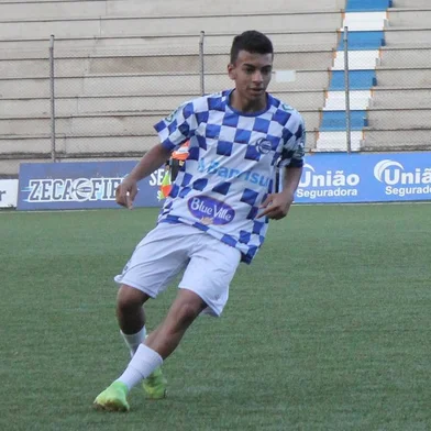 Davis, filho de Tinga, em ação pelo São José