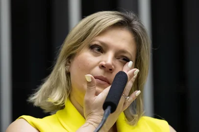 Brasília, DF. 05-11-2019Deputada joice hasselmann chora durante discurso contra os ataques que sofreu pelos filhos do Bolsonaro. Foto Lula Marques