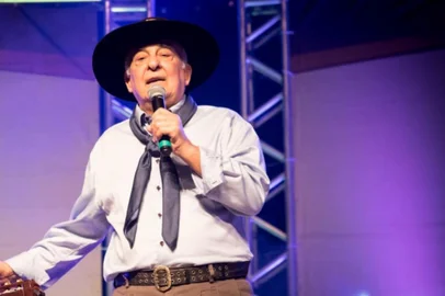 Luiz Carlos Borges (D) e Yuri Menezes, que é violonista da banda do Borges no Grande Encontro no dia 5/11/2019.