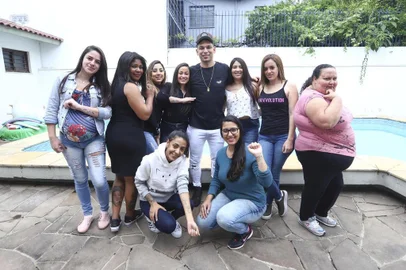  PORTO ALEGRE, RS, BRASIL, 03/11/2019:  Fãs que tatuaram Mc Jean PaulIndexador: ISADORA NEUMANN