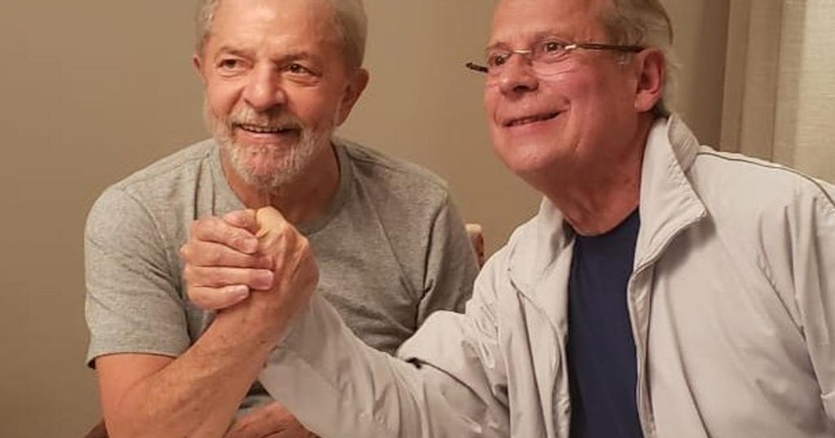 Após deixarem prisão, Lula e José Dirceu se encontram em Curitiba - Zero Hora