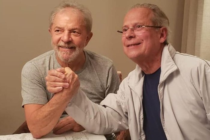 Após deixarem prisão, Lula e José Dirceu se encontram em Curitiba | GZH