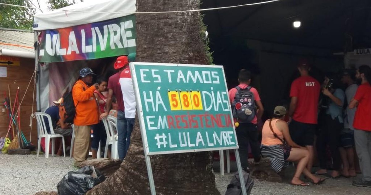 Com liberdade de Lula, bairro de Curitiba tenta retomar a normalidade - Zero Hora