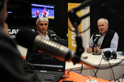  CAXIAS DO SUL, RS, BRASIL, 10/09/2019 - Programa Show dos esportes na rádio Gaúcha Serra, com os convidados Walter Dal Zotto JR, presidente do Juventude, e Osvaldo Pioner, diretor geral de futebol do Ju. (Marcelo Casagrande/Agência RBS)