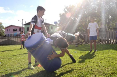 CAXIAS DO SUL, RS, BRASIL (08/11/2019). REDE SOCIAL - Rúgbi.  Matéria da série especial dos projetos sociais conta a história dos jovens que encontraram nos núcleos do Serra Gaúcha Rugby, de Caxias do Sul, uma forma de conhecer a modalidade e os seus valores. (Antonio Valiente/Agência RBS)