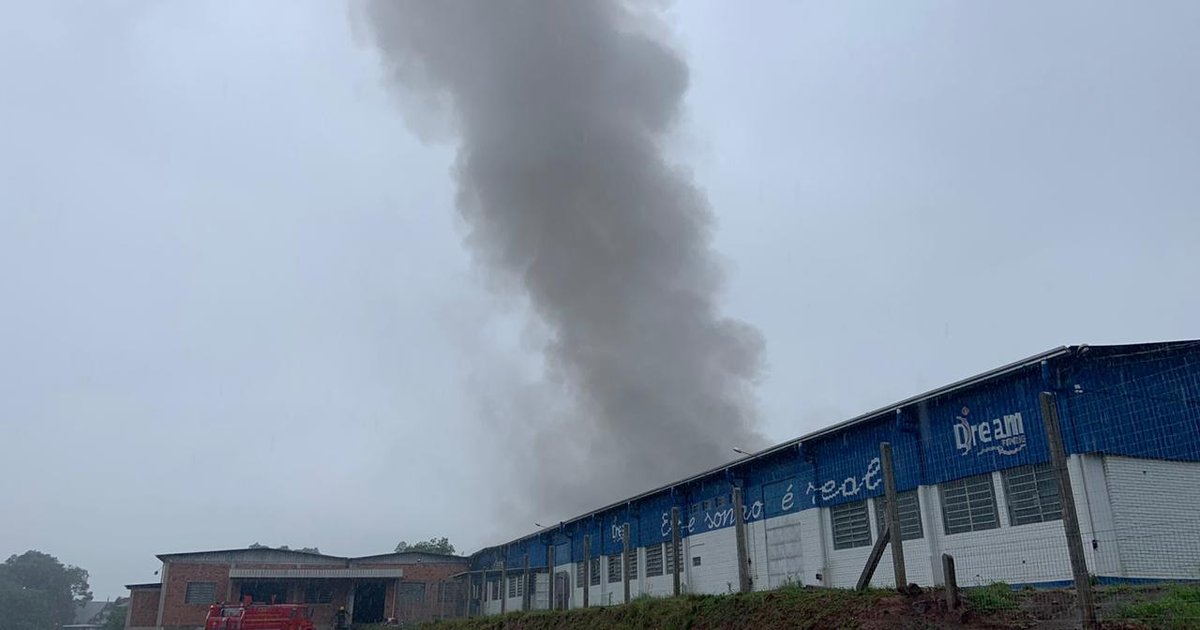 Incêndio atinge fábrica de máquinas de ginástica em Sapiranga - Zero Hora