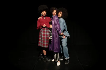 Coletânea Sons que Vêm da Serra - Na foto, Slam das Manas