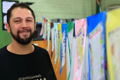  Novo Hamburgo - RS- BR - 12.11.2019Projeto vencedor do Prêmio RBS de Educação. projeto vencedor do Prêmio RBS de Educação na categoria escola pública: Todos Por Elas, do professor Luiz Fernando Lamb Balon, da Escola Municipal de Ensino Fundamental Martha Wartenberg, de Novo Hamburgo.FOTÓGRAFO: TADEU VILANI AGÊNCIA RBS - Editoria/Caderno: Editoria Sua Vida