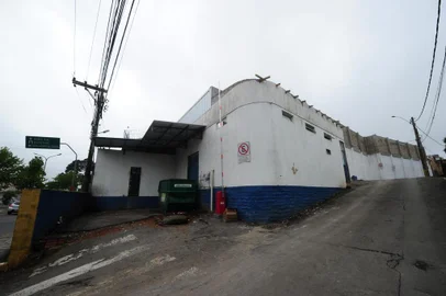  CAXIAS DO SUL, RS, BRASIL, 15/11/2019. Posto de saúde será construído no Presídio Regional de Caxias. Na foto, fachada do presídio (antiga Pics). (Porthus Junior/Agência RBS)