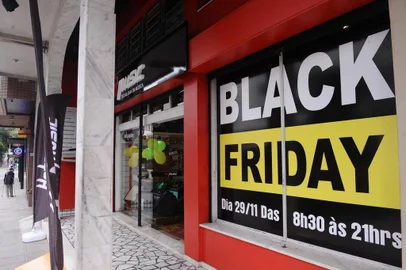  CAXIAS DO SUL, RS, BRASIL (13/11/2019)Gerente financeira da Hot Music, Greice Biegelmeyer fala sobre expectativas da loja para vendas da Black Friday. (Antonio Valiente/Agência RBS)