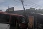 Uma lotação da linha Guerino/Lindoia bateu em um poste na tarde desta segunda-feira na Avenida Plínio Brasil Milano, na zona norte de Porto Alegre. O caso ocorreu próximo á rua Germano Petersen Jr, no bairro Auxiliadora.