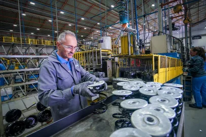 A Master Sistemas Automotivos Ã© a maior fabricante de freios para caminhÃµes, Ã´nibus, reboques e semirreboques da AmÃ©rica do Sul.  FOTO: Jefferson Bernardes/ AgÃªncia Preview
