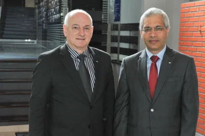 Foto: Emir José Alves da Silva (E), atual presidente da AANERGS, e Adalmir Borges Antunes (D), que tomará posse no cargo em 21 de novembro.