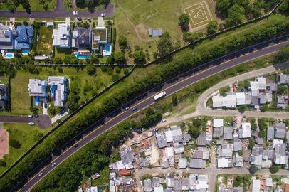  CAPAO DA CANOA, RS, BRASIL - 02.02.2017 : Estrada do Mar separa duas realidades no Litoral Norte do Estado. (FOTO: BRUNO ALENCASTRO/AGENCIA RBS)Local: Xangri-LÃ¡