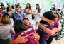 Pais de bebês prematuros fazem homenagem a profissionais de saúde em Porto Alegre