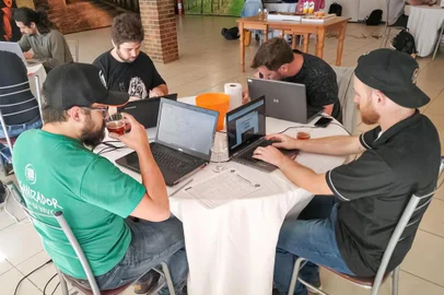 Avaliação das amostras do primeiro Concurso das Melhores Cervejas de Caxias do Sul.