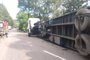 Um acidente no km 85 da ERS-122, na Vila Maestra, em Caxias do Sul, deixou o trânsito parcialmente interrompido na tarde desta segunda-feira. O acidente aconteceu por volta das 15h e, segundo o Grupo Rodoviário da Brigada Militar, há congestionamento no local. O caminhão estava carregado de pacotes de fraldas e ainda não há previsão para a remoção do veículo. O caminhão seguia no sentido Flores da Cunha-Caxias do Sul. O caminhoneiro ficou ferido.