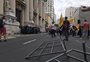VÍDEO: protesto de professores acaba em tumulto em frente ao Piratini e deixa 13 feridos
